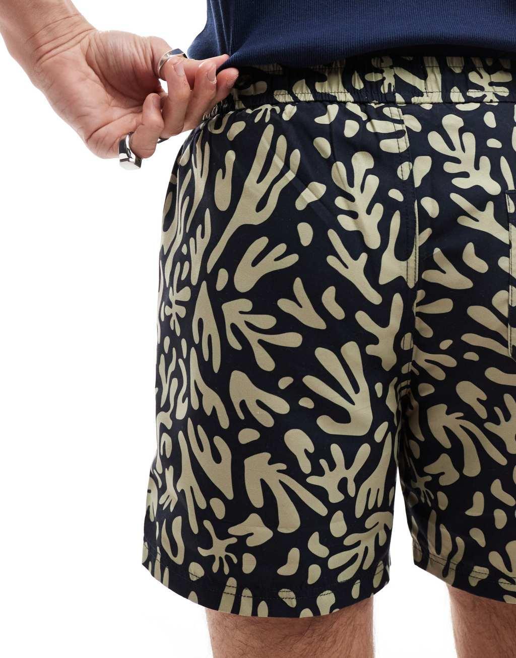 Farah printed shorts in navy Product Image