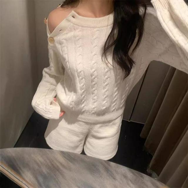 Round Neck Plain Cable Knitted Sweater Product Image