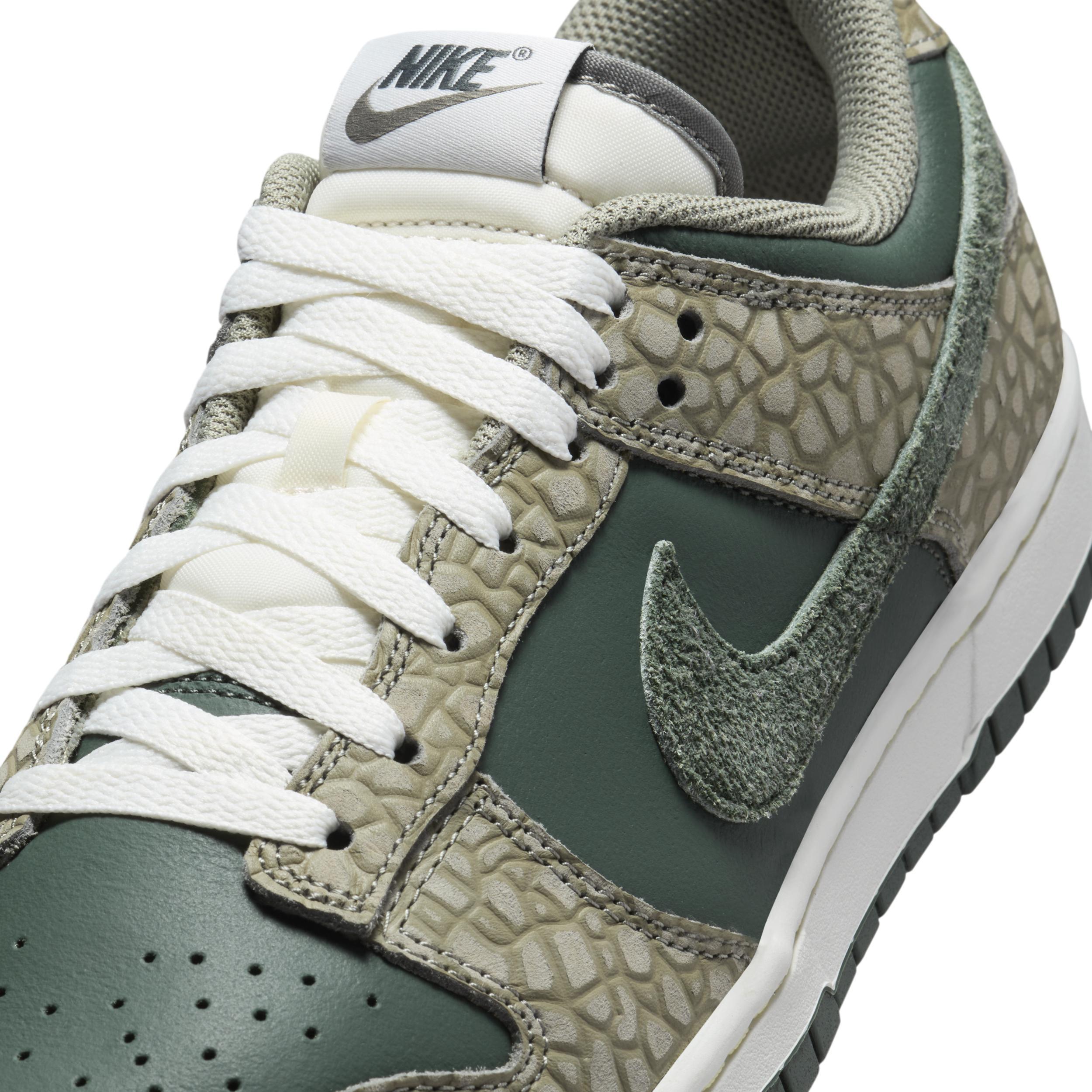 Nike Men's Dunk Low Retro Premium Shoes Product Image