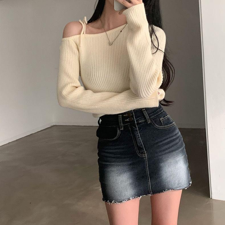 Long-Sleeve Cold Shoulder Plain Ribbed Knit Top Product Image