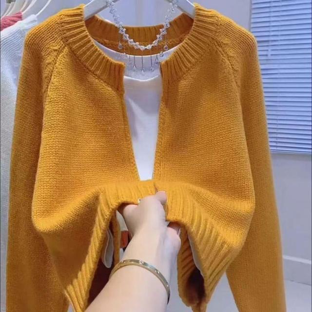 Round Neck Plain Zip Up Cropped Cardigan Product Image