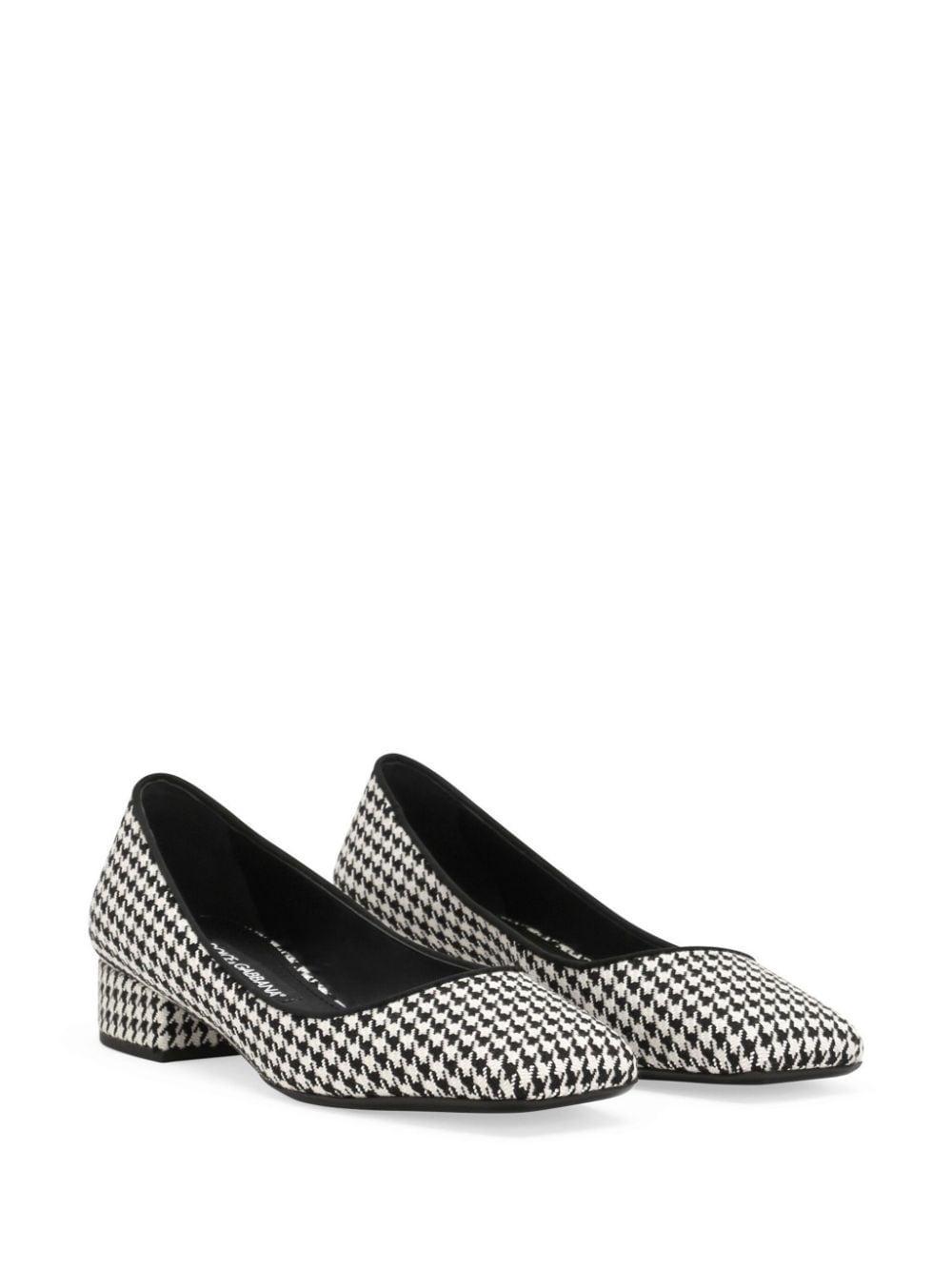 Houndstooth Pumps In White Product Image