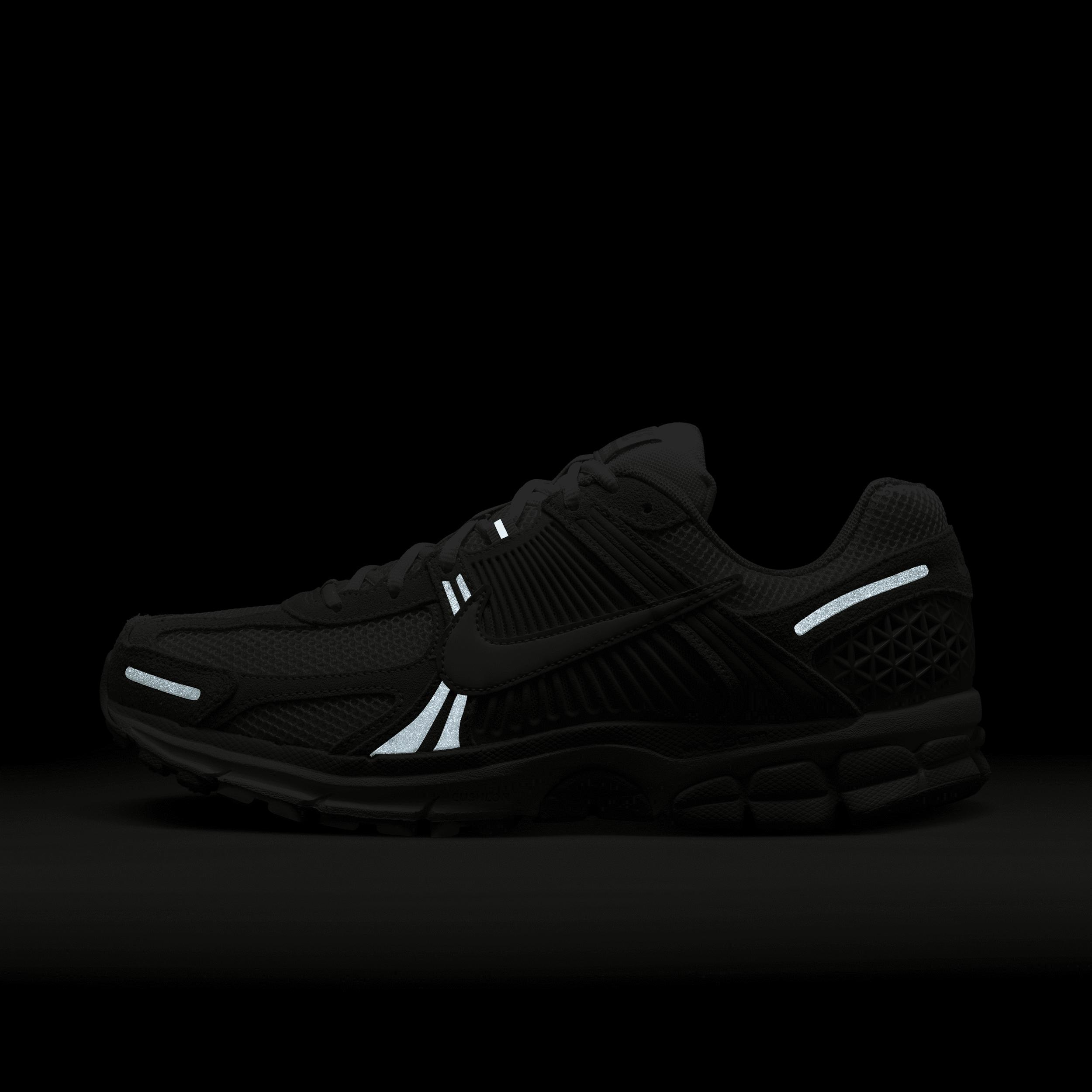 Nike Men's Zoom Vomero 5 Shoes Product Image