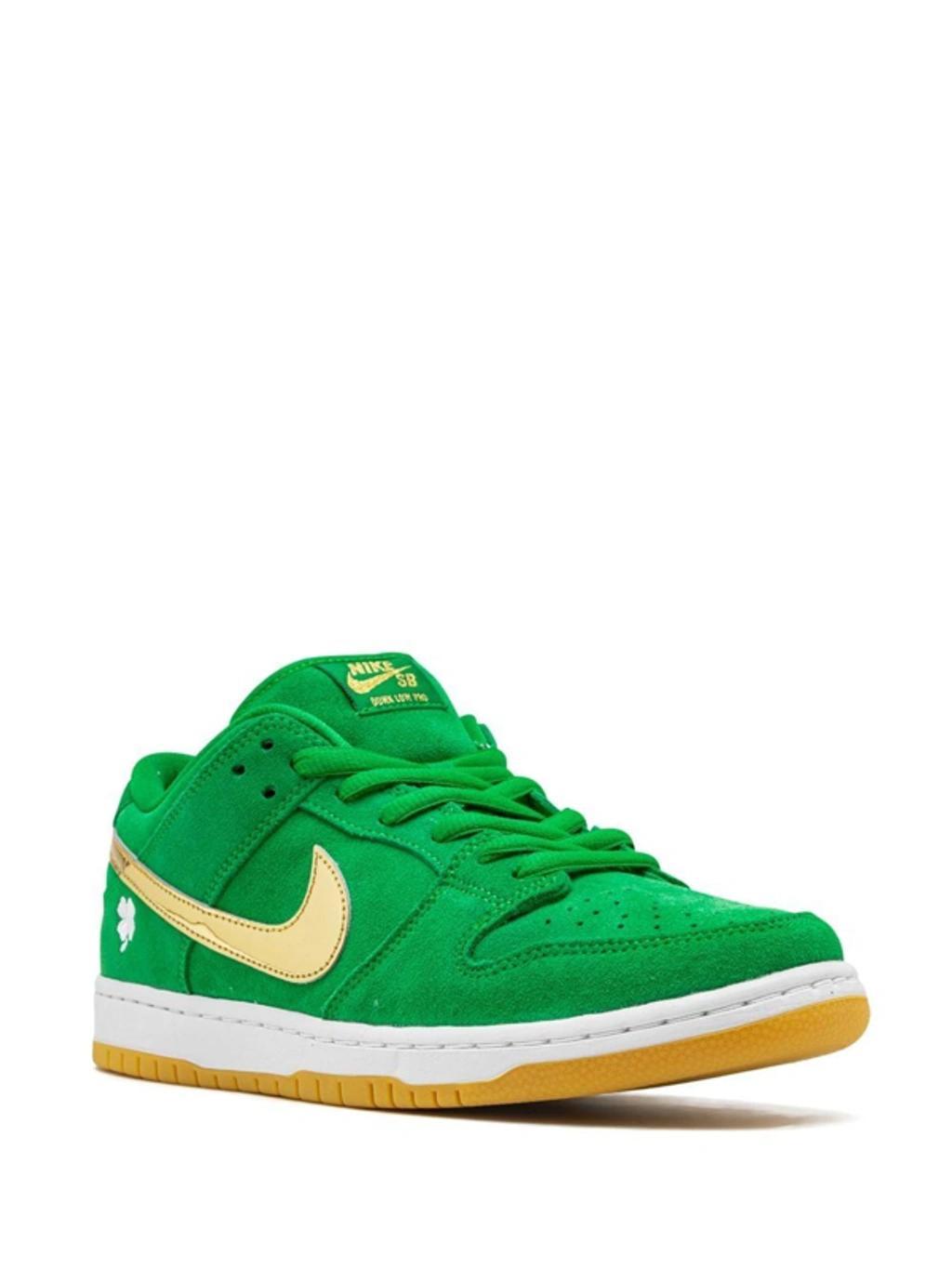 Sb Dunk Low Pro "st. Patrick's Day" Sneakers In Green Product Image