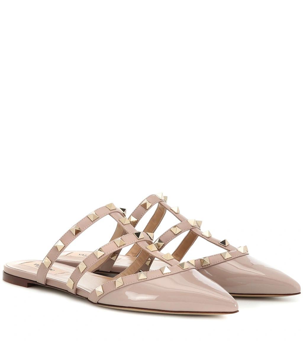 Rockstud Patent Leather Slippers In Pink Product Image