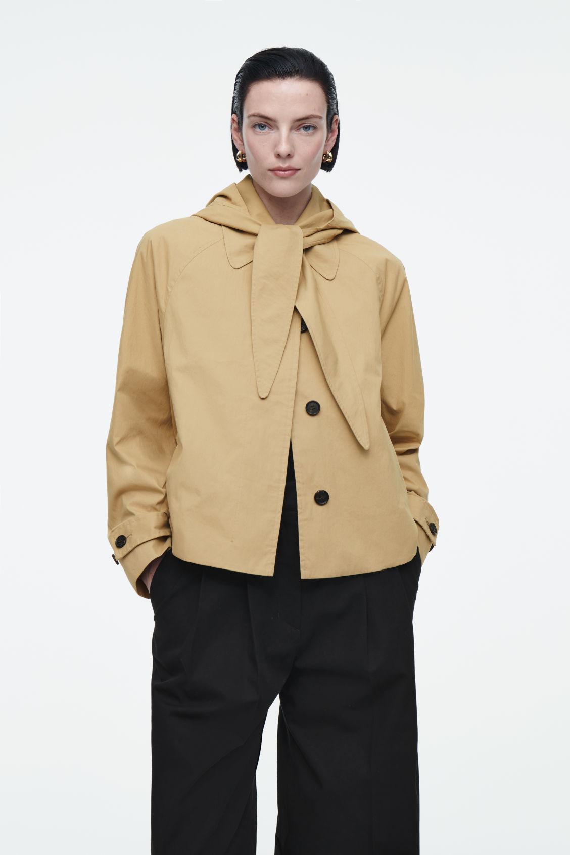 DETACHABLE-HOOD SHORT TRENCH COAT Product Image