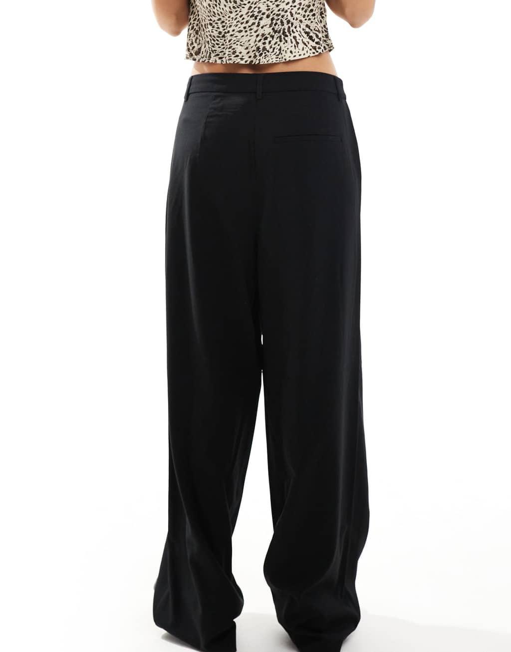 Pieces baggy tailored dad pants in black Product Image