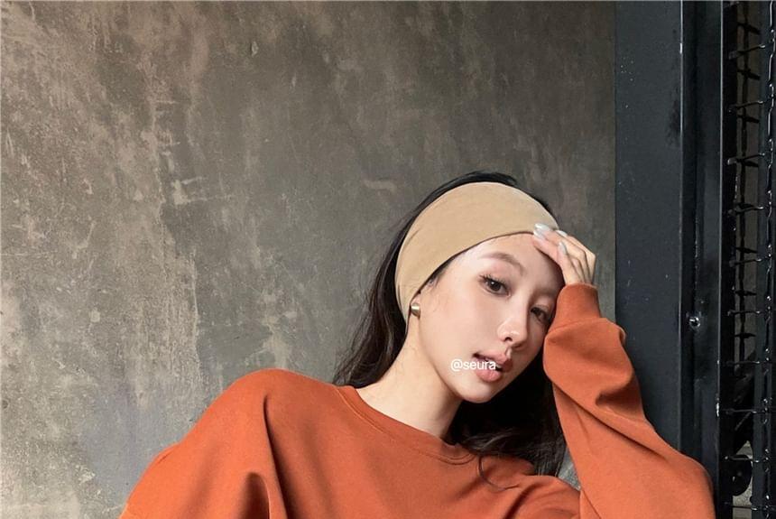 Round Neck Plain Oversized Pullover Product Image