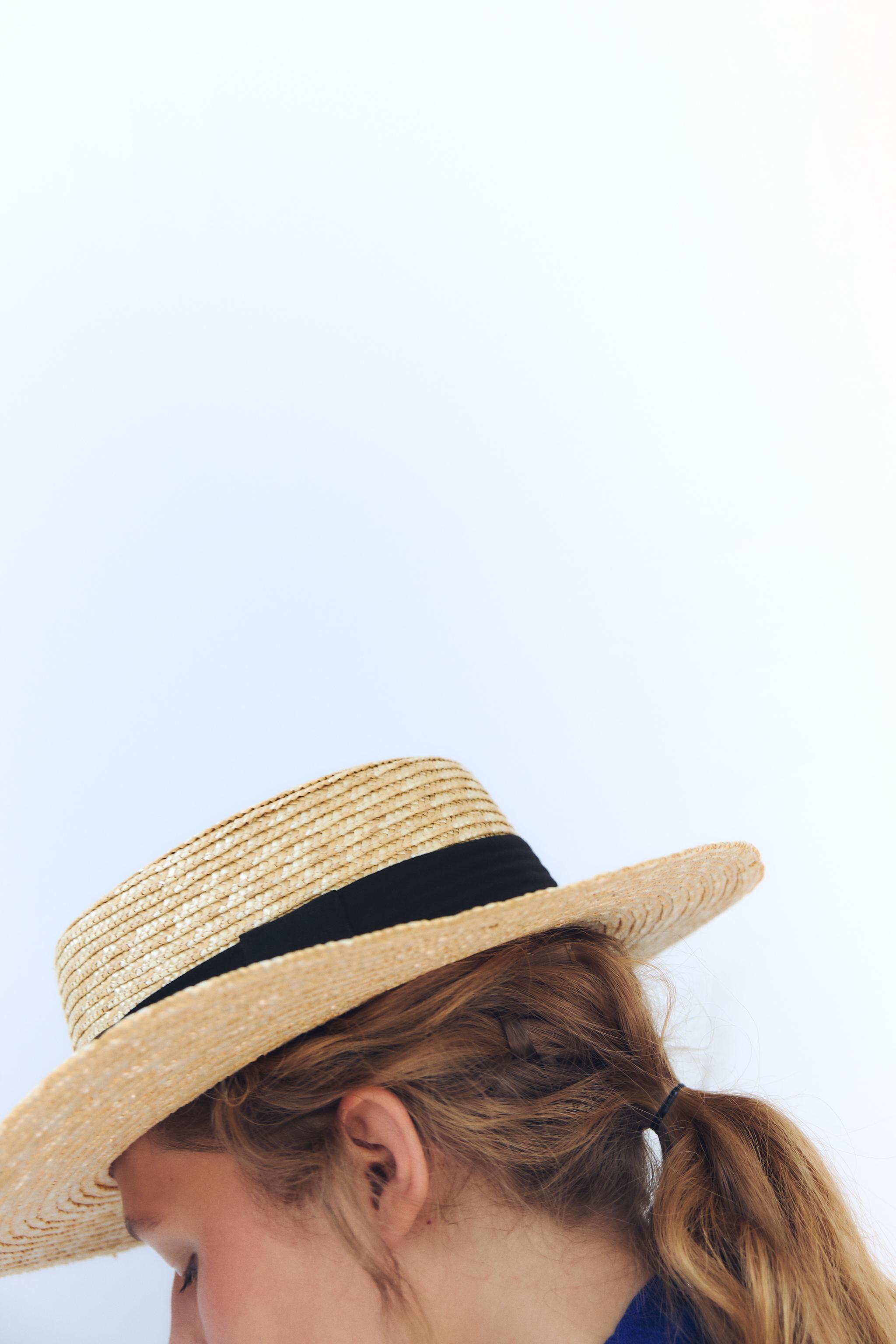 HAT WITH CONTRASTING BAND Product Image