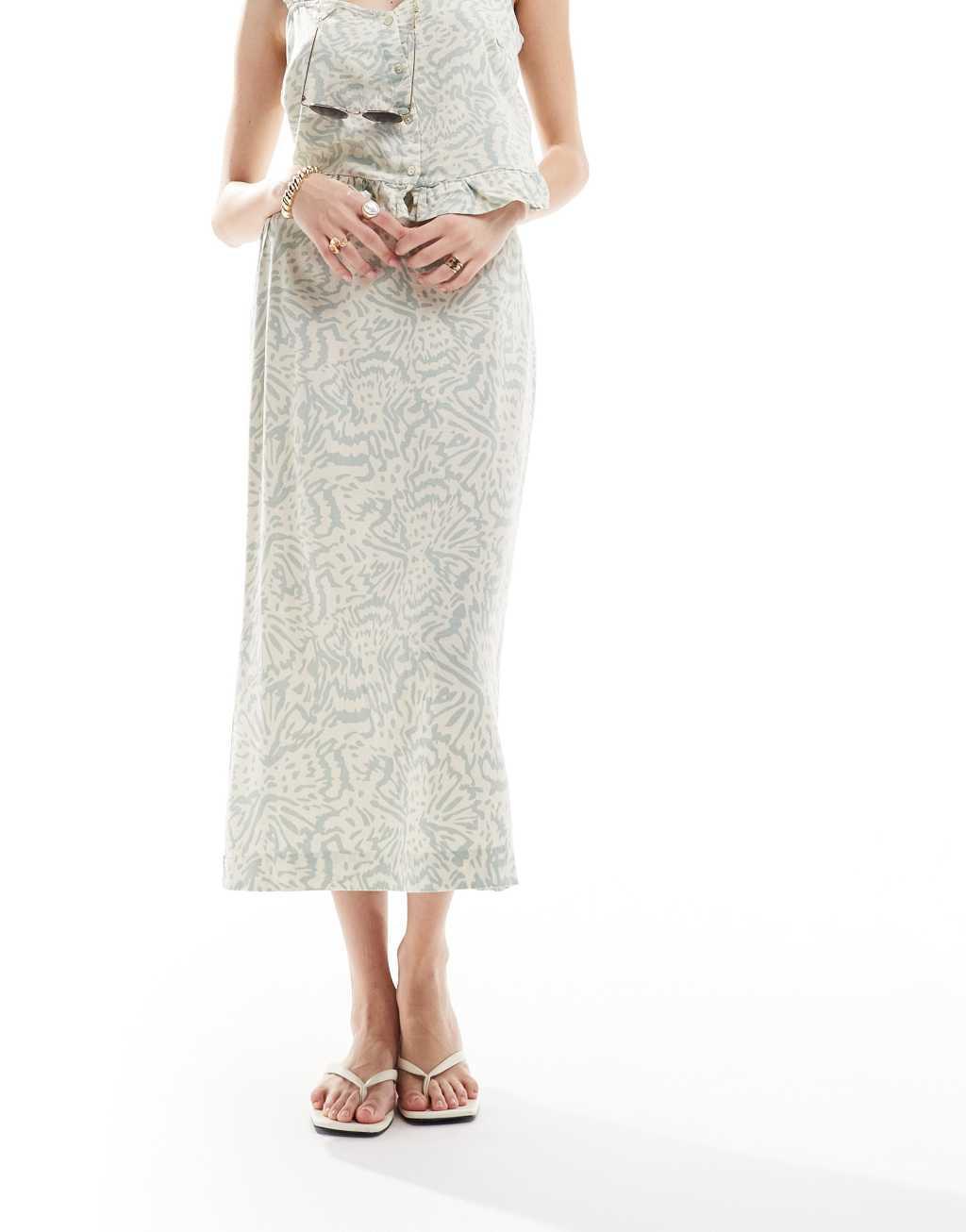 Vero Moda linen blend midi skirt in abstract print - part of a set Product Image