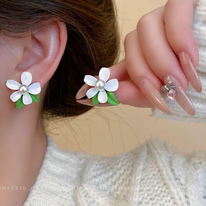 Flower Faux Pearl Stud Earring Product Image