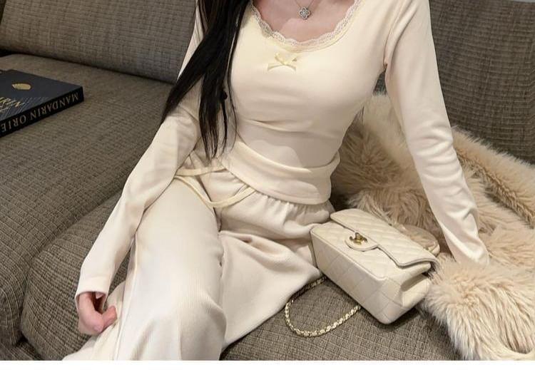 Long-Sleeve Scoop Neck Plain Bow Lace Trim T-Shirt Product Image