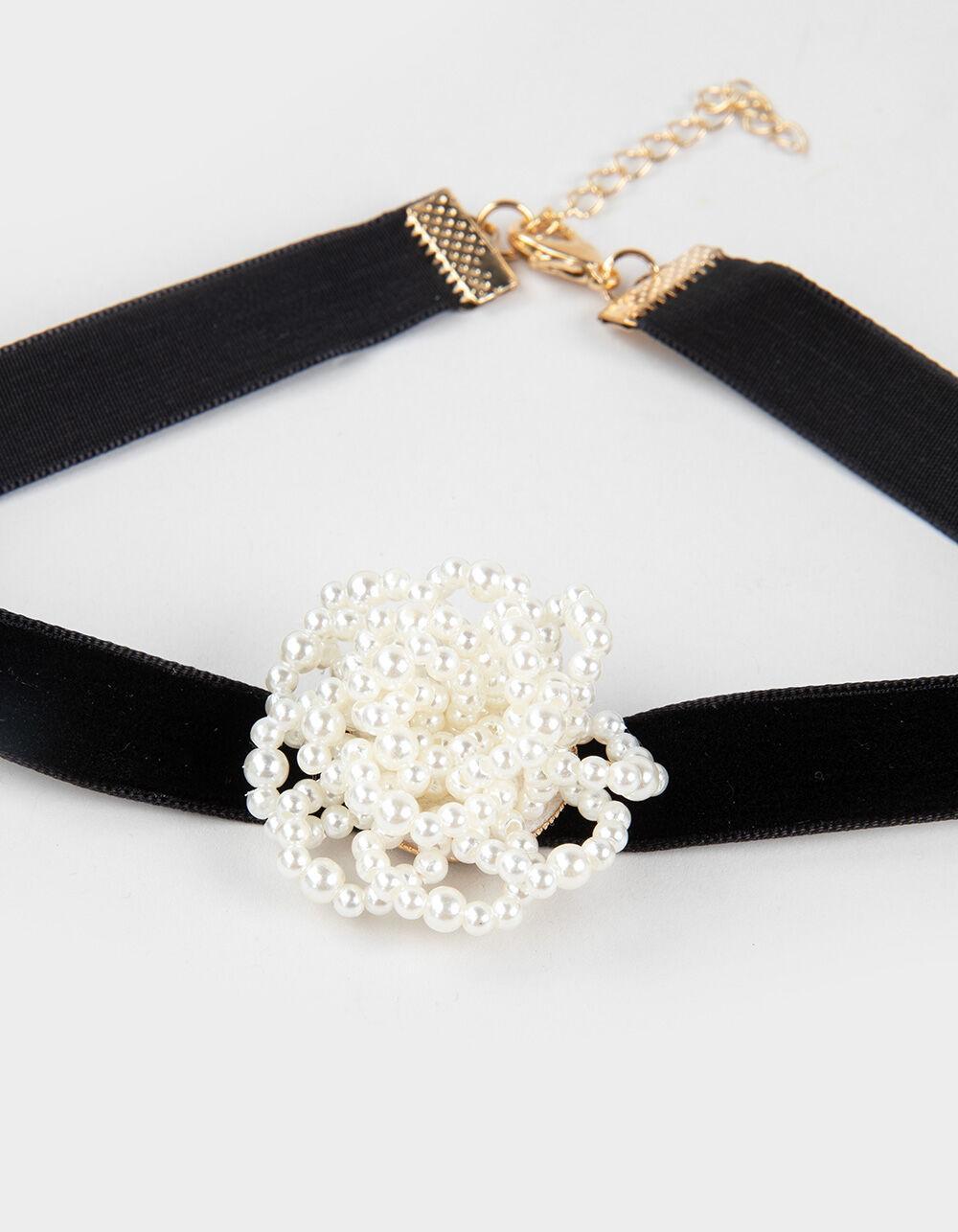 FULL TILT Pearl Flower Velvet Choker Product Image