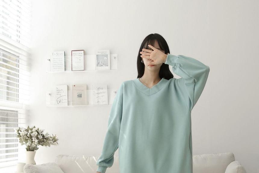 Long-Sleeve V-Neck Plain Midi Dress Product Image