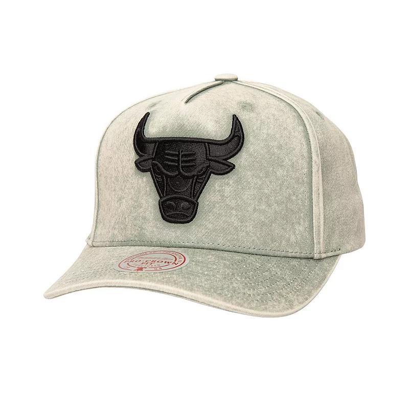 Mens Mitchell & Ness Gray Chicago Bulls Washed Out Tonal Logo Snapback Hat Product Image