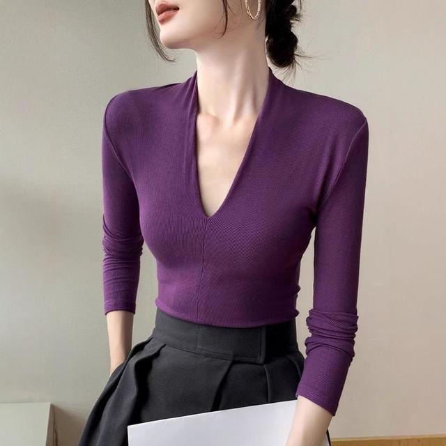 Long Sleeve V-Neck Plain Slim-Fit Crop Top Product Image