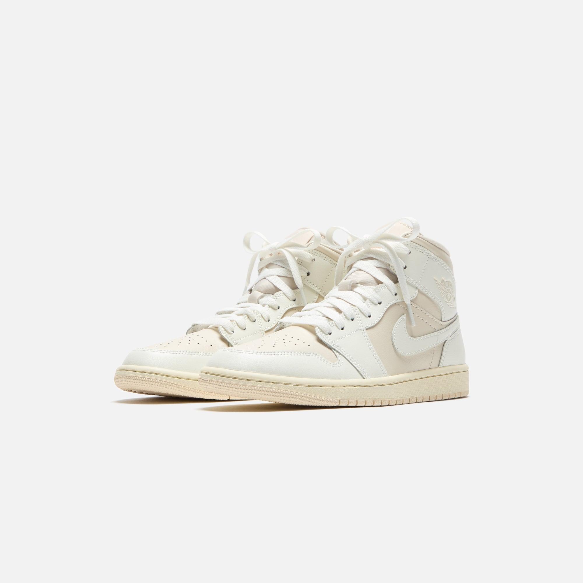 Jordan WMNS Air Jordan 1 Mid - Light Brown / Sail Muslin Female Product Image