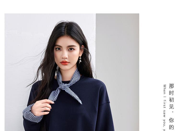 Set: Crew Neck Gingham Panel Crop Pullover + Scarf Product Image