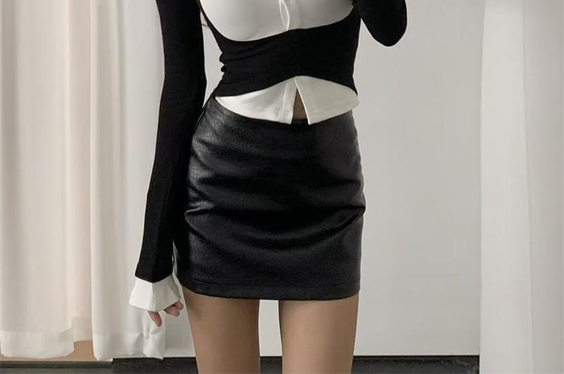 Long Sleeve Two Tone Polo Collar Crop Top Product Image