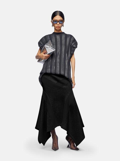 Black long skirt Product Image