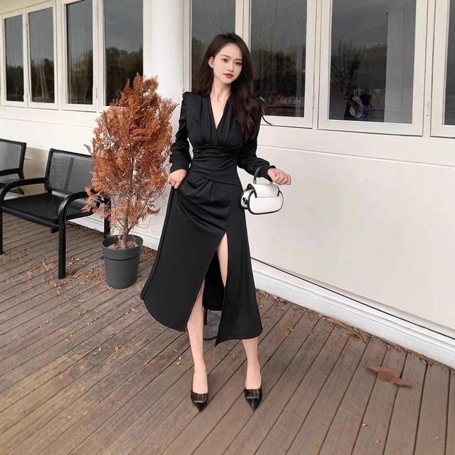 Long-Sleeve V-Neck Plain Midi A-Line Dress Product Image