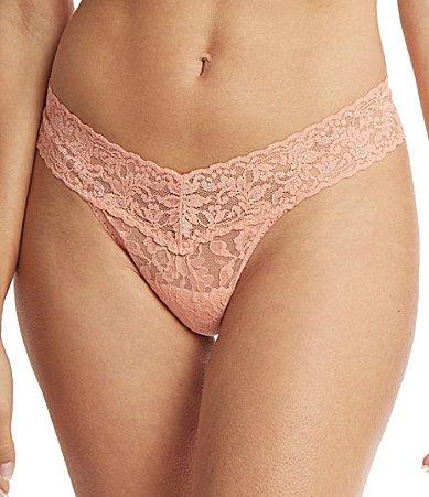 Signature Lace Low-Rise Thong Product Image