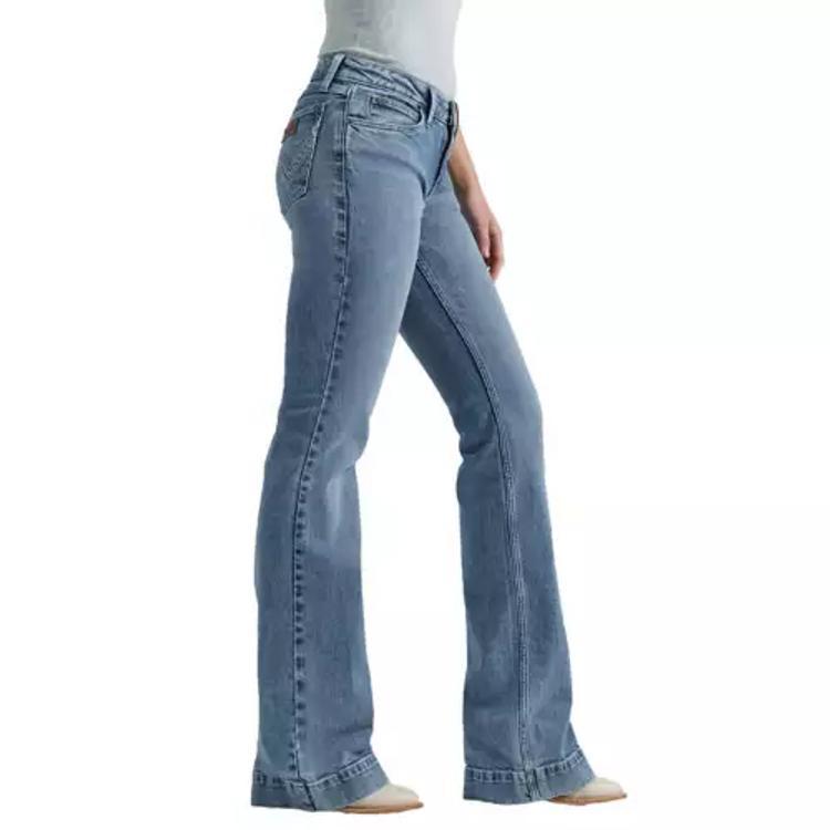 Wrangler Retro® Ladies' Mae MR Donna Light Wash Trouser Jeans Product Image