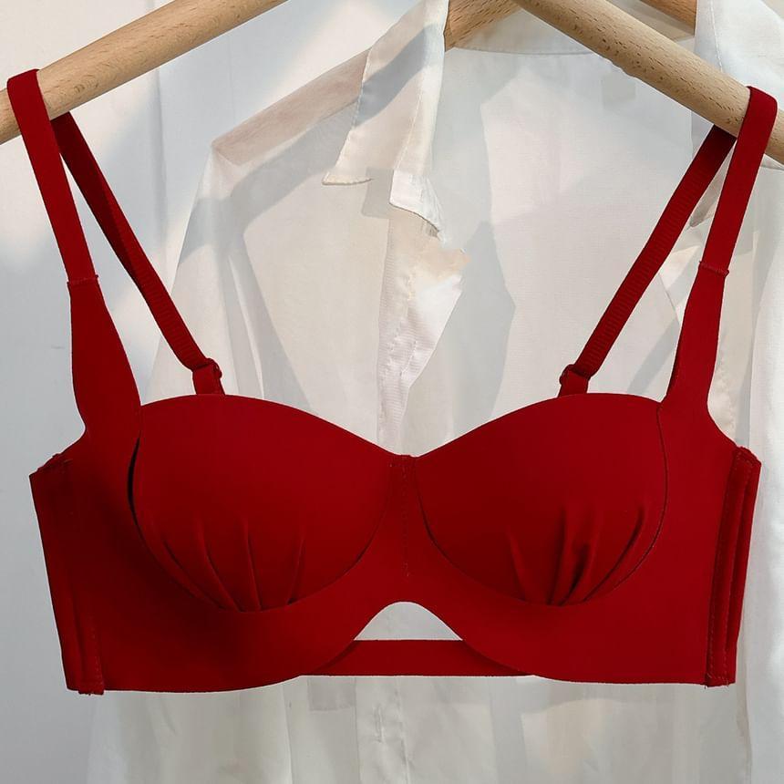 Plain Cutout Ruched Wireless Bra Product Image