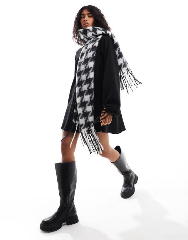 ASOS DESIGN scarf with dogtooth plaid in black and white design Product Image