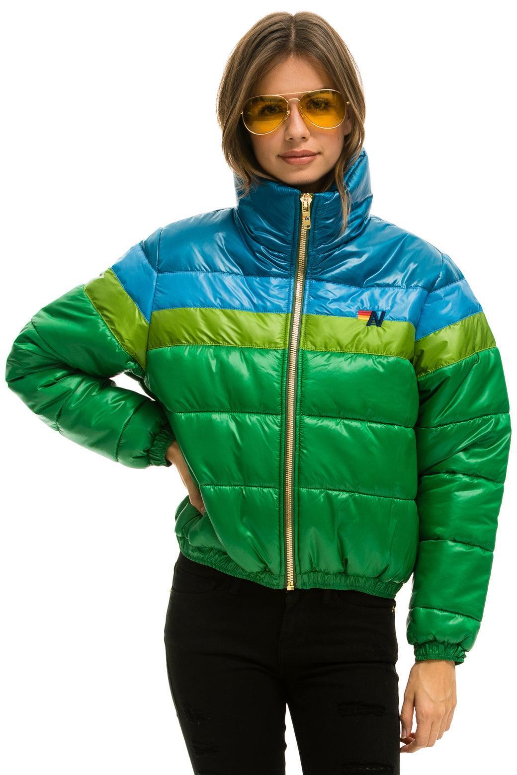 COLOR BLOCK LUXE APRES PUFFER JACKET - AMAZON GLOSSY Female Product Image