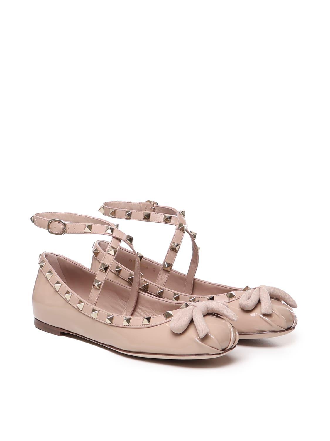 Rockstud Ballerinas In Patent Leather In Rosado Product Image