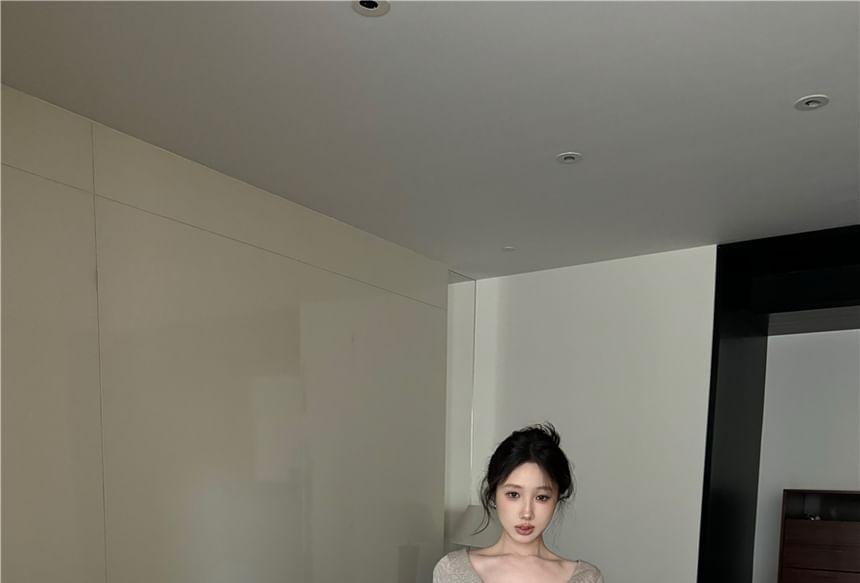 Long-Sleeve V-Neck Plain Top / Hot Pants Product Image