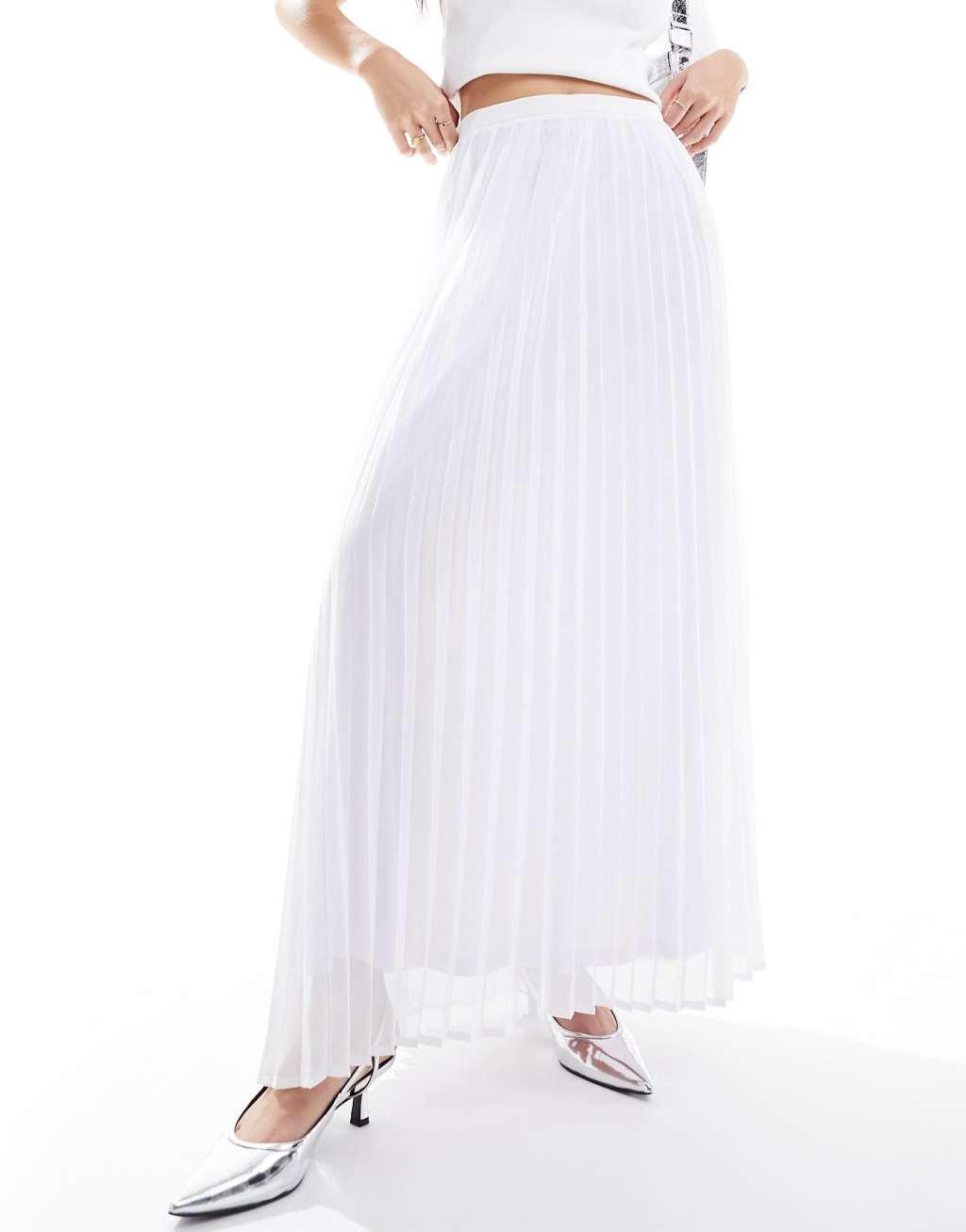 4th & Reckless chiffon pleated maxi skirt in white product image