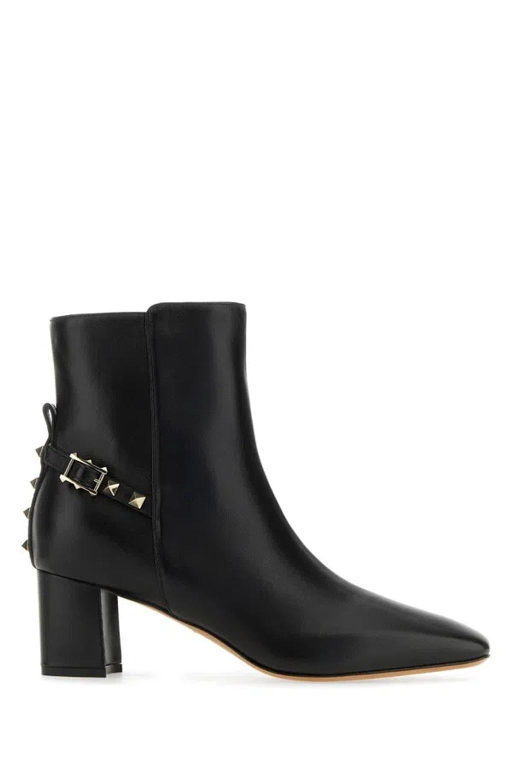 Rockstud Stiefeletten In Black Product Image