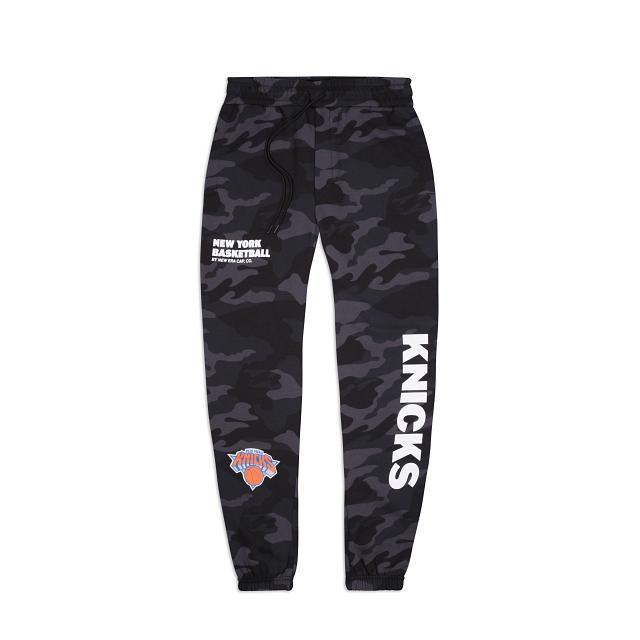 New York Knicks Lifestyle Camo Jogger Male Product Image