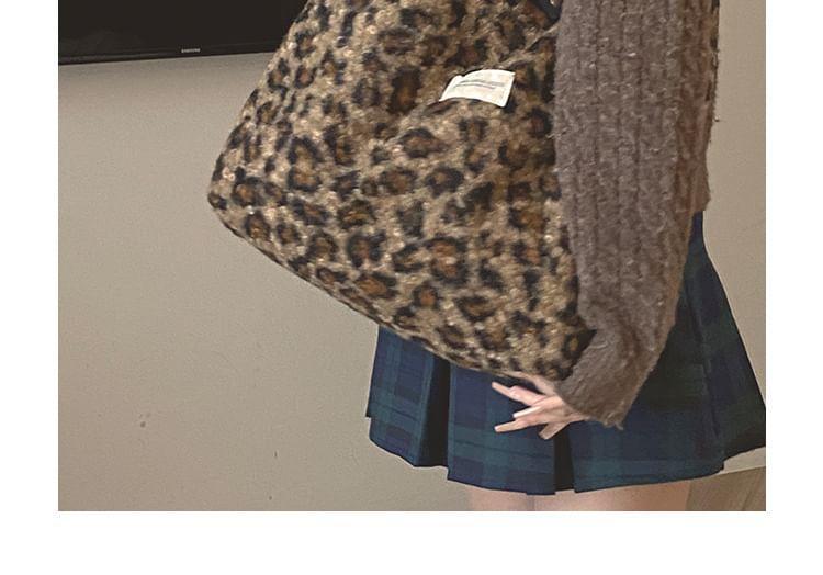 Leopard Print Fluffy Tote Bag Product Image