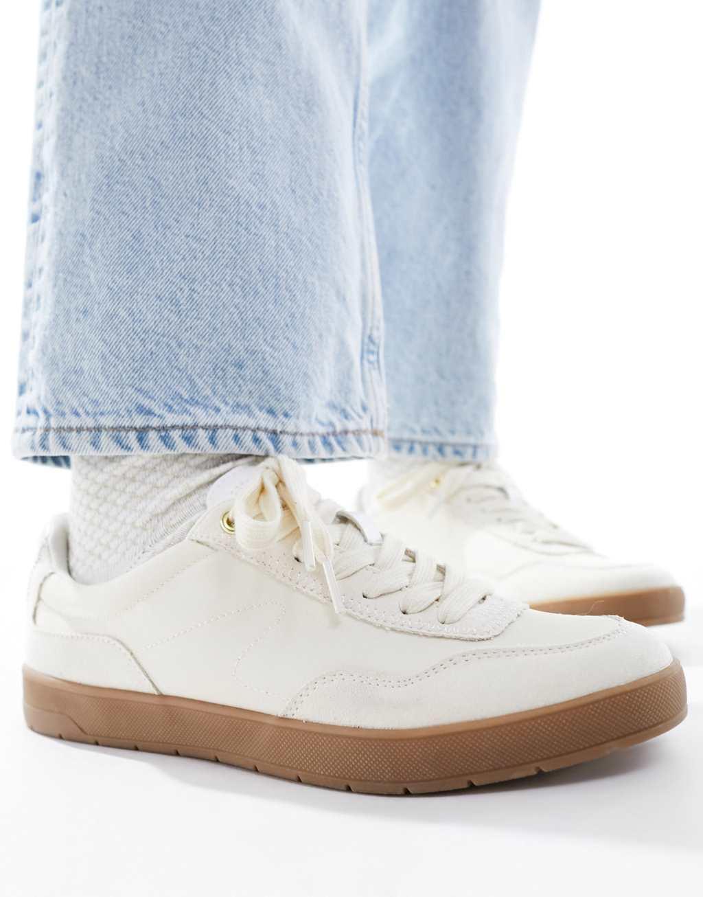 ASOS DESIGN Deuce retro sneakers in white Product Image