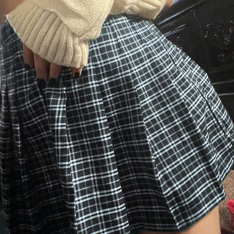 Low Waist Plaid Mini Pleated Skirt Product Image