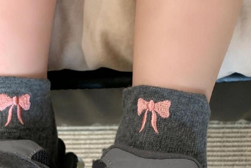 Embroidered Bow Socks Product Image