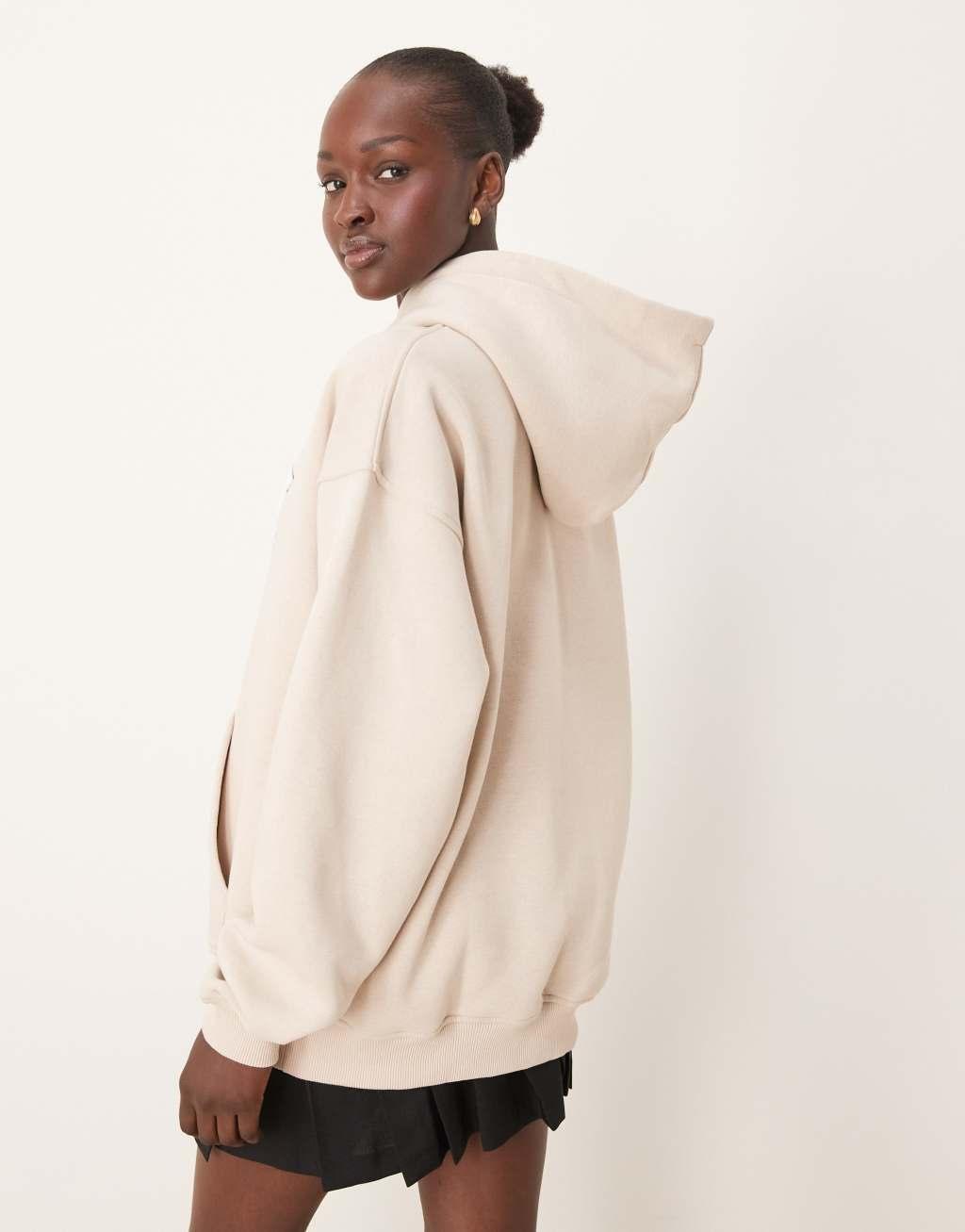 Tala logo hoodie in beige Product Image