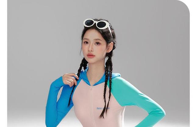 Set: Long-Sleeve Rashguard + Two Tone Bottom Product Image