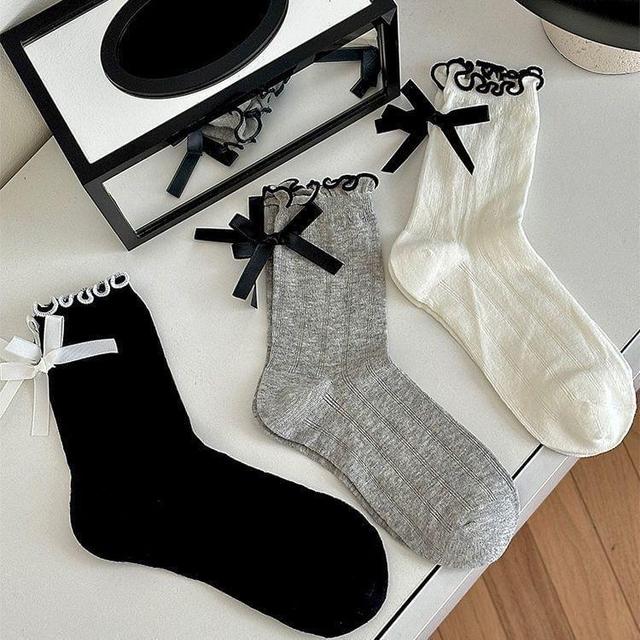 Contrasted Ribbon Socks Product Image