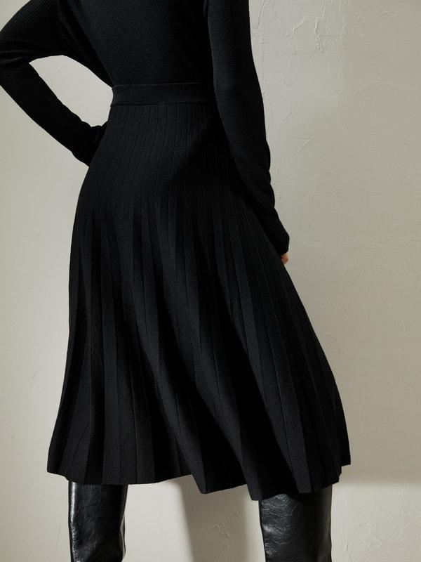 Collegiate Ultra-fine Merino Wool Skirt Product Image