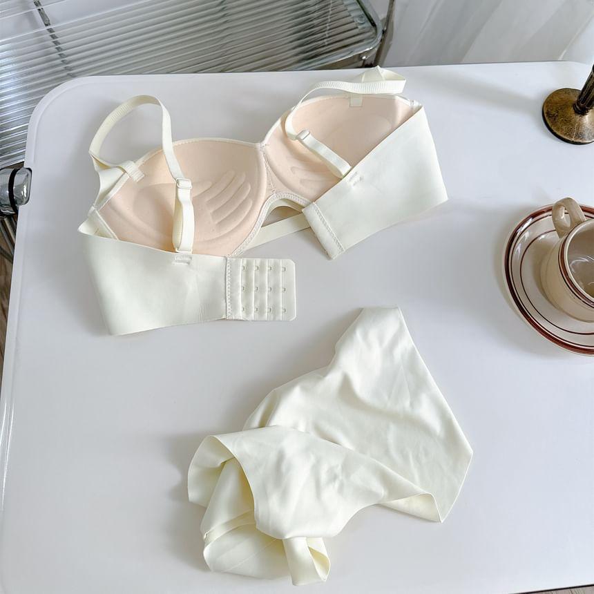 Plain Cutout Ruched Wireless Bra Product Image