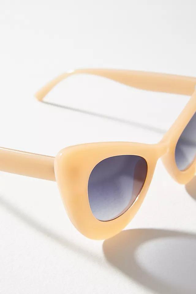 Oversized Curvy Cat-Eye Sunglasses Product Image