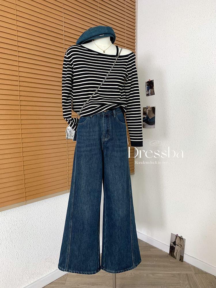 High Rise Washed Fleece-Lined Wide Leg Jeans Product Image