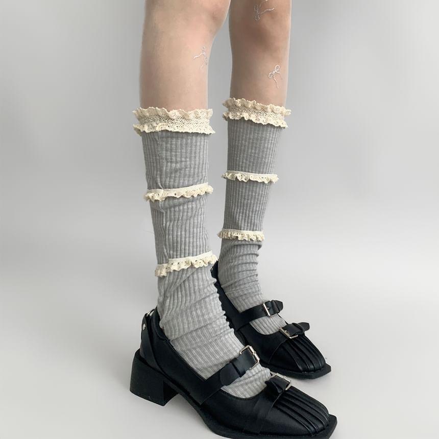 Lace Trim Mid-Calf Socks Product Image