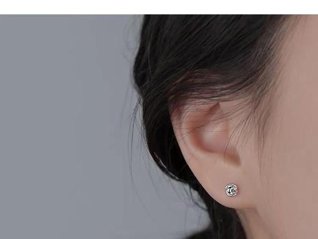 Flower Stud Earring Product Image