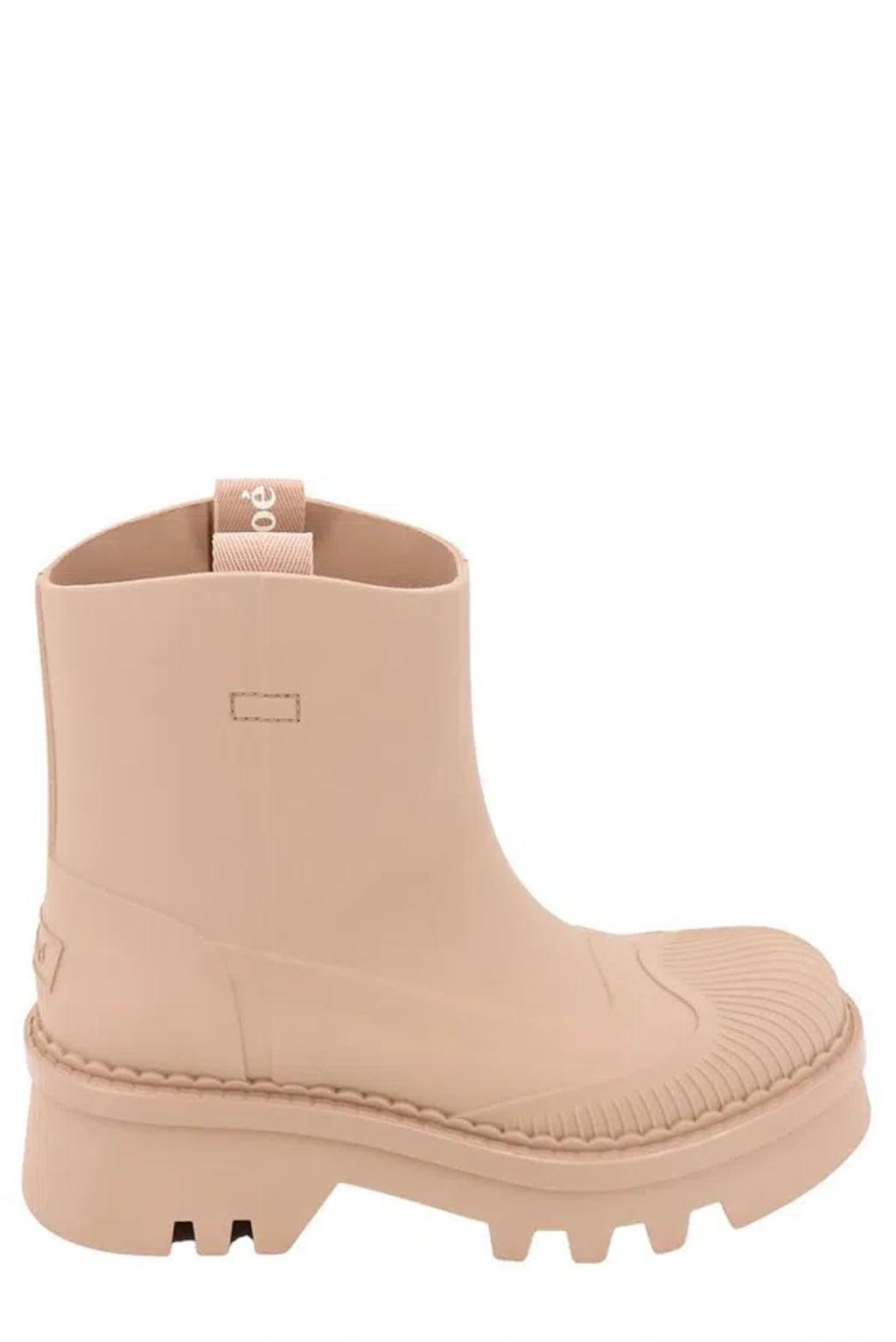 CHLOÉ Round Toe Chelsea Boots In Beige product image