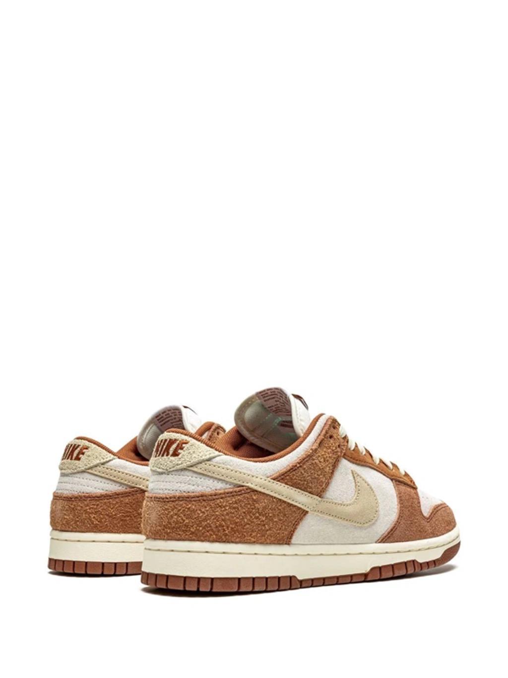 Dunk Low Prm Sneakers In White Product Image